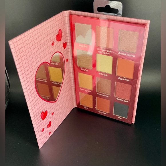 Disney Lady & The Tramp Eyeshadow Palette 12 Shades Design & Mirror NWT - Picture 2 of 5